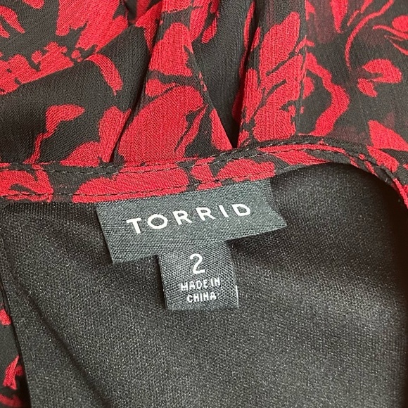 Torrid - Midi Crinkle Chiffon Surplice Balloon Sleeve Dress - Picture 8 of 11